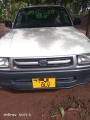 Toyota Hilux 2000 White for sale