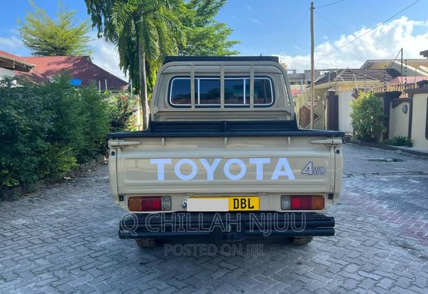 Toyota Land Cruiser 2009 Brown