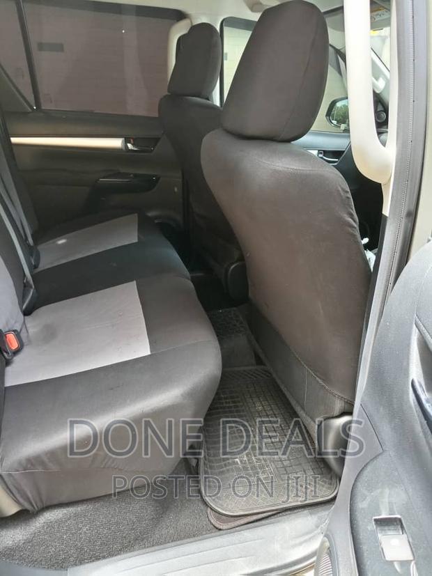 Toyota Hilux 2020 Gray