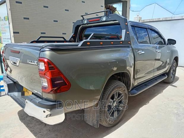 Toyota Hilux 2020 Gray