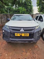 Mitsubishi L200 Club Cab 2.4 154hp 4WD 2019 White for sale