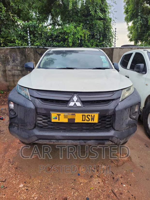 Mitsubishi L200 Club Cab 2.4 154hp 4WD 2019 White