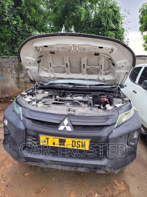 Mitsubishi L200 Club Cab 2.4 154hp 4WD 2019 White