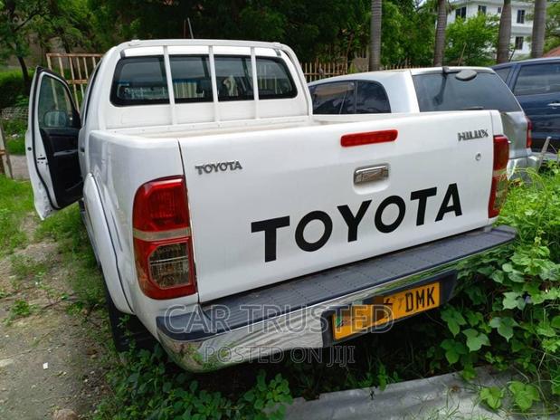 Toyota Hilux WORKMATE 4x4 2014 White