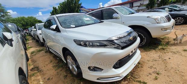 Toyota Harrier 2.5 Hybrid 4WD 2017 White