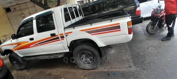 Toyota Hilux 1999 White