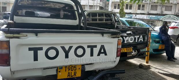 Toyota Hilux 1999 White