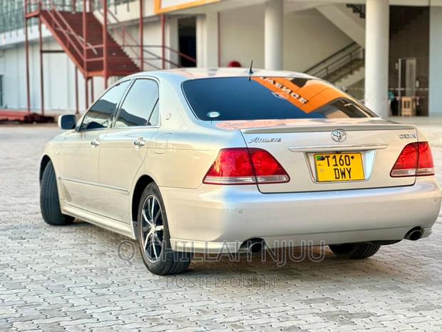 Toyota Crown Royale 2005 Silver