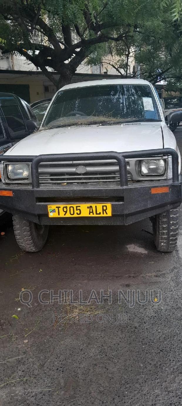 Toyota Hilux 1999 White