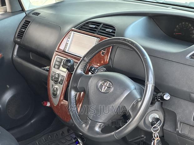Toyota Ractis 2006 Gray