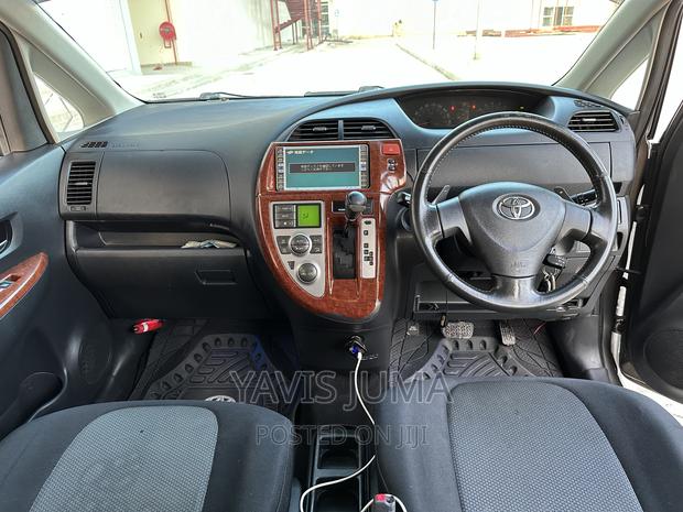 Toyota Ractis 2006 Gray