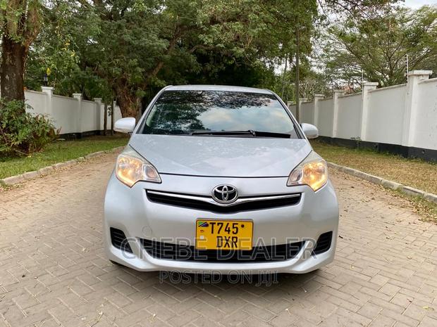 Toyota Ractis 2013 Silver