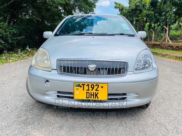 Toyota Vitz 2006 Silver
