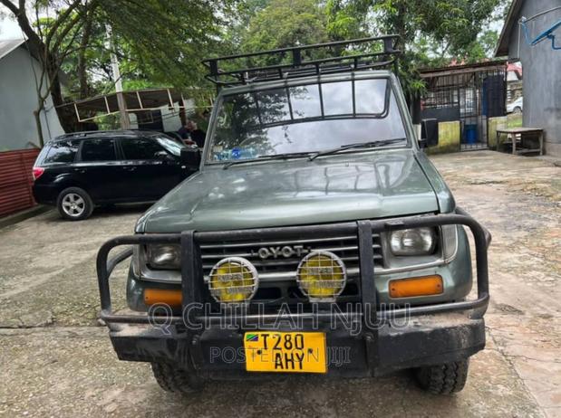 Toyota Land Cruiser Prado 2000 Gray