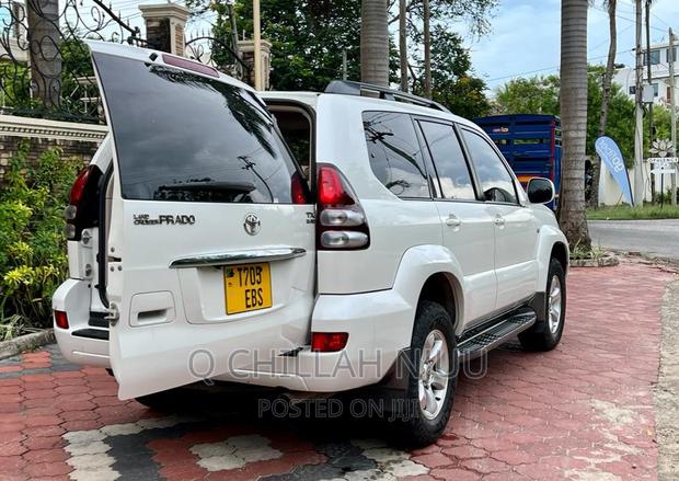 Toyota Land Cruiser Prado 2006 White