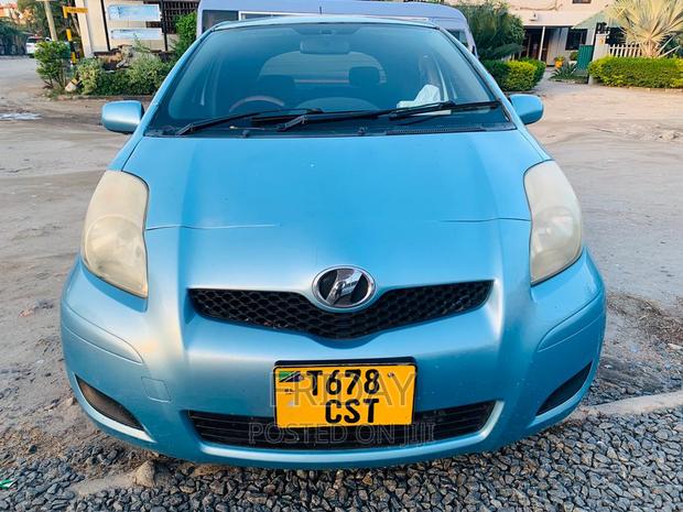 Toyota Vitz 1.0 FWD 5dr 2005 Blue
