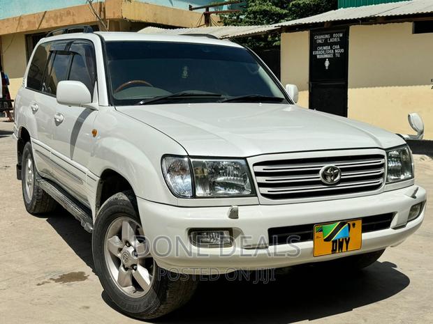 Toyota Land Cruiser 2004 White