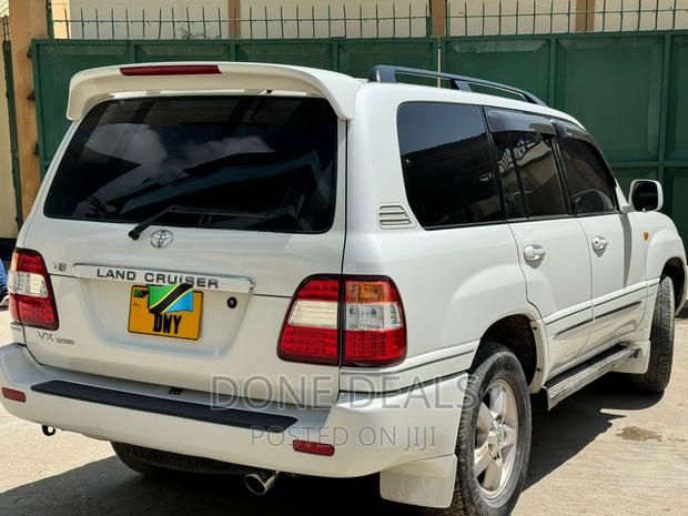 Toyota Land Cruiser 2004 White