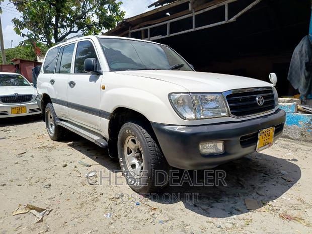 Toyota Land Cruiser 2005 White