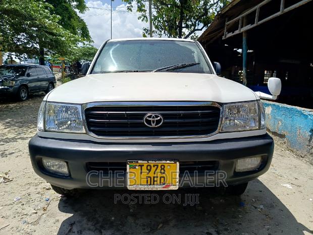 Toyota Land Cruiser 2005 White