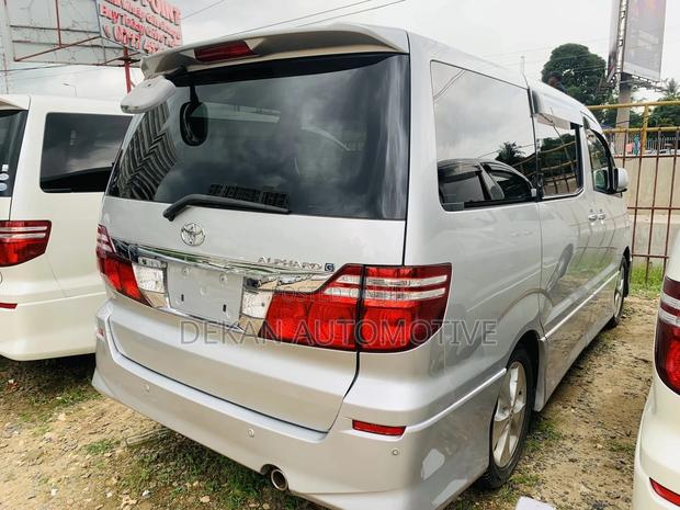 Toyota Alphard 2006 Silver