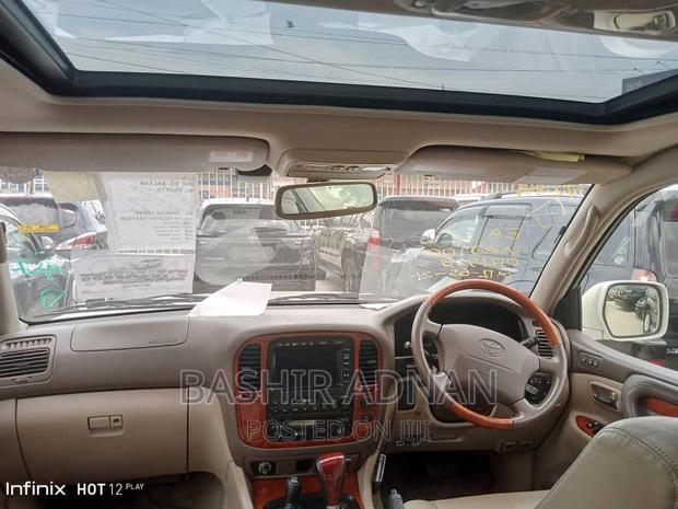 Toyota Land Cruiser 2001 White