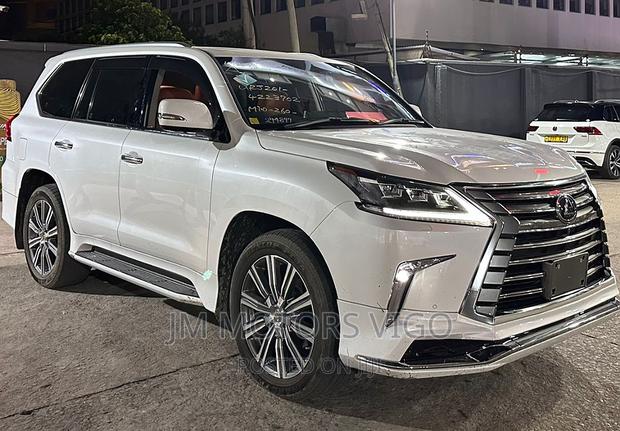 Lexus LX 2017 Pearl