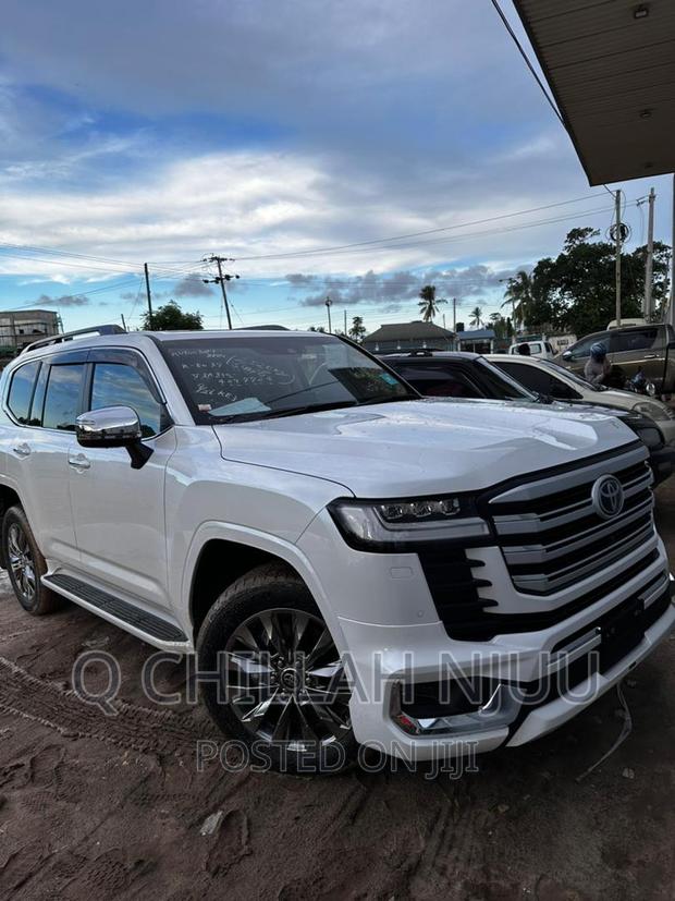 Toyota Land Cruiser 2023 Pearl