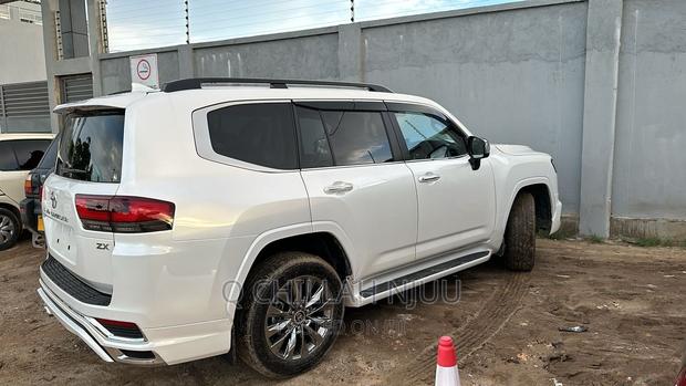 Toyota Land Cruiser 2023 Pearl