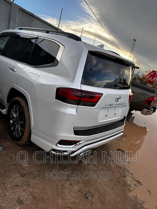 Toyota Land Cruiser 2023 Pearl