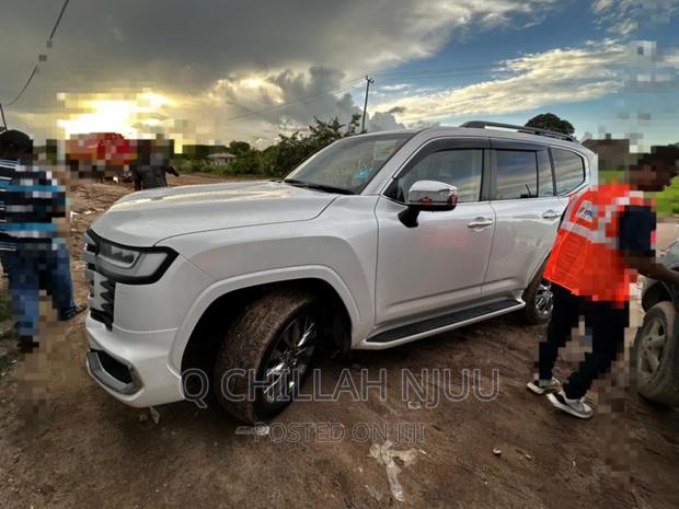 Toyota Land Cruiser 2023 Pearl