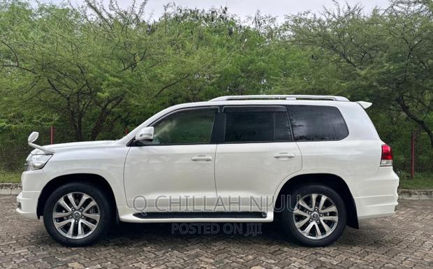 Toyota Land Cruiser 2016 White