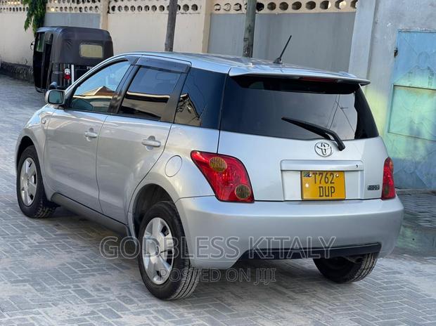 Toyota IST 2003 Silver