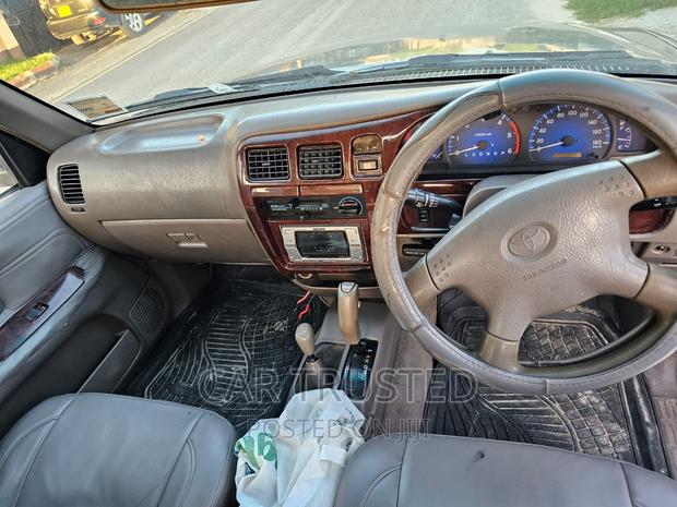 Toyota Hilux 2003 Gray