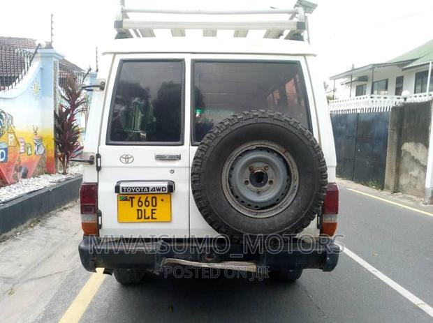 Toyota Land Cruiser 2004 White