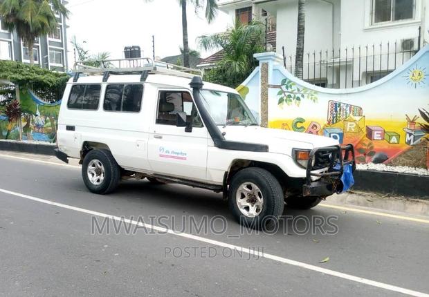 Toyota Land Cruiser 2004 White