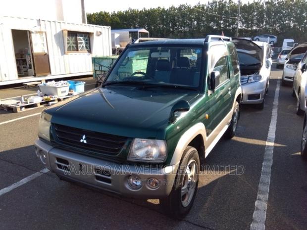 Mitsubishi Pajero 2000 Green