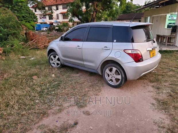 Toyota IST 2004 Silver