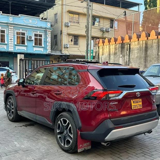 Toyota RAV4 2019 Red