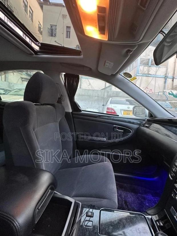 Toyota Crown 2007 Silver