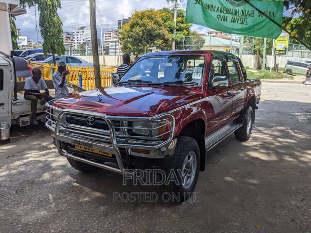 Toyota Hilux 2003 Red