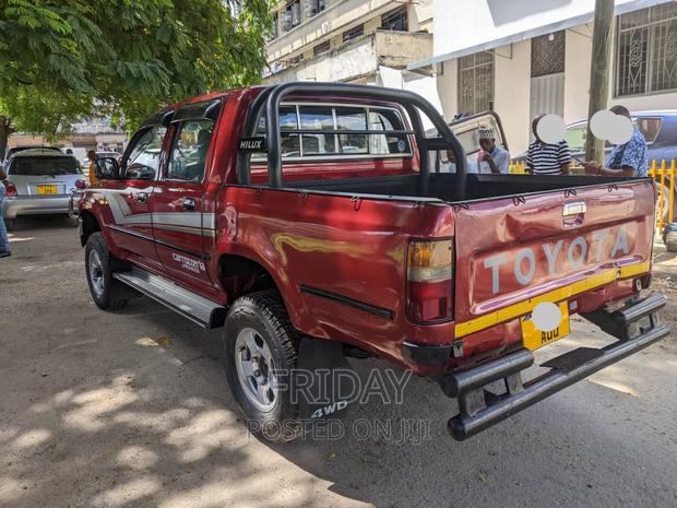 Toyota Hilux 2003 Red