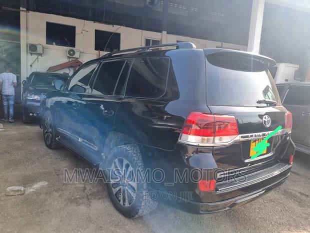 Toyota Land Cruiser 2010 Black