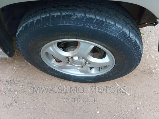 Mitsubishi Pajero 2000 Blue