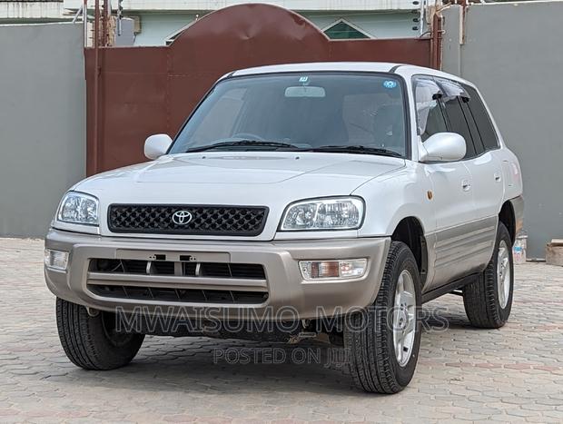 Toyota RAV4 1999 Beige