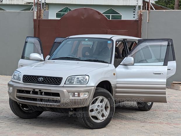 Toyota RAV4 1999 Beige