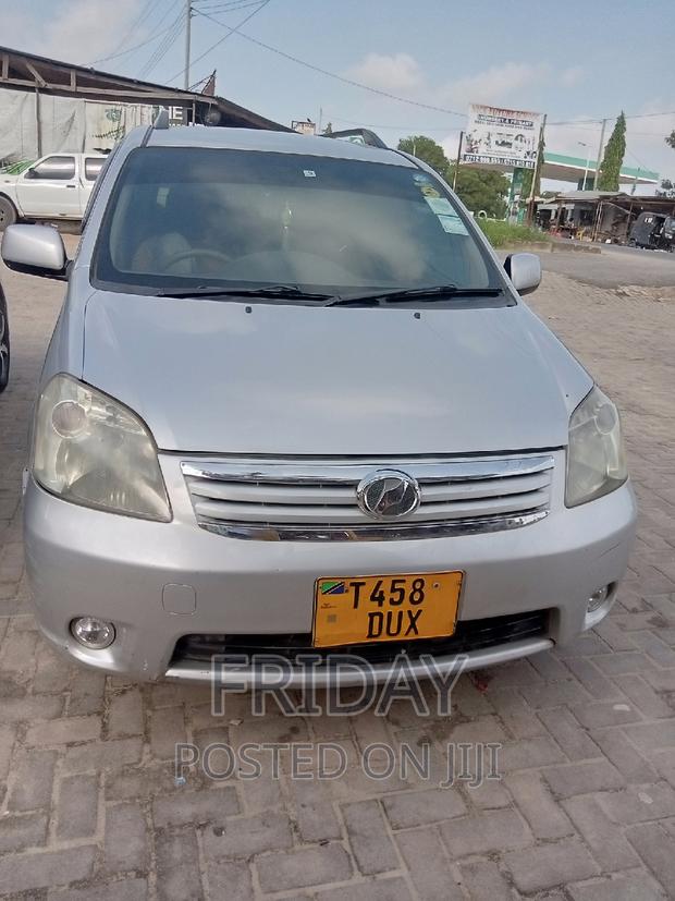 Toyota Raum 1.5 FWD 2005 Silver