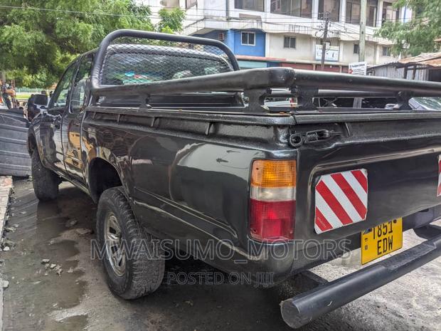 Toyota Hilux 1999 Gray