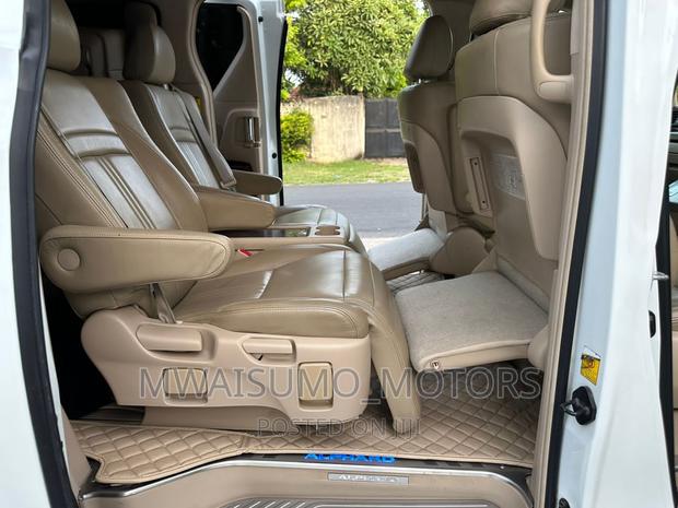 Toyota Alphard 2010 White
