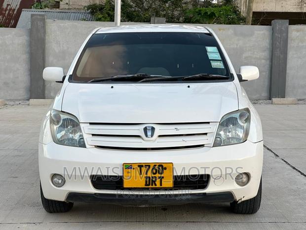 Toyota IST 2004 White